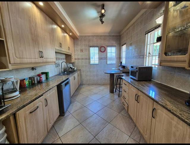 3 BEDROOM HOUSE FOR SALE IN BRACKENHURST